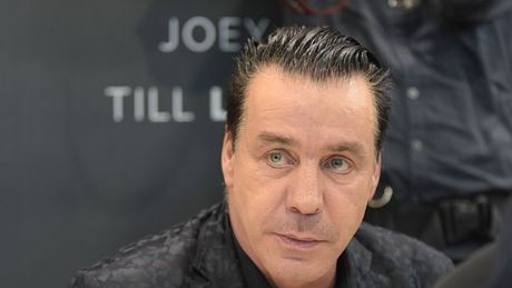 Till Lindemann Vermögen: Ein Blick auf das Vermögen des Rammstein-Frontmanns